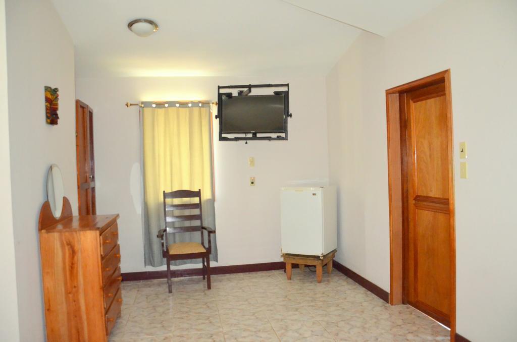 The Log Cab-Inn San Ignacio Bagian luar foto