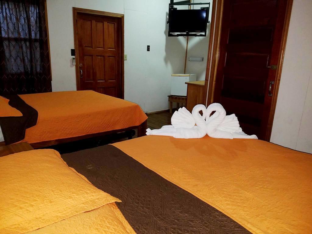 The Log Cab-Inn San Ignacio Bagian luar foto