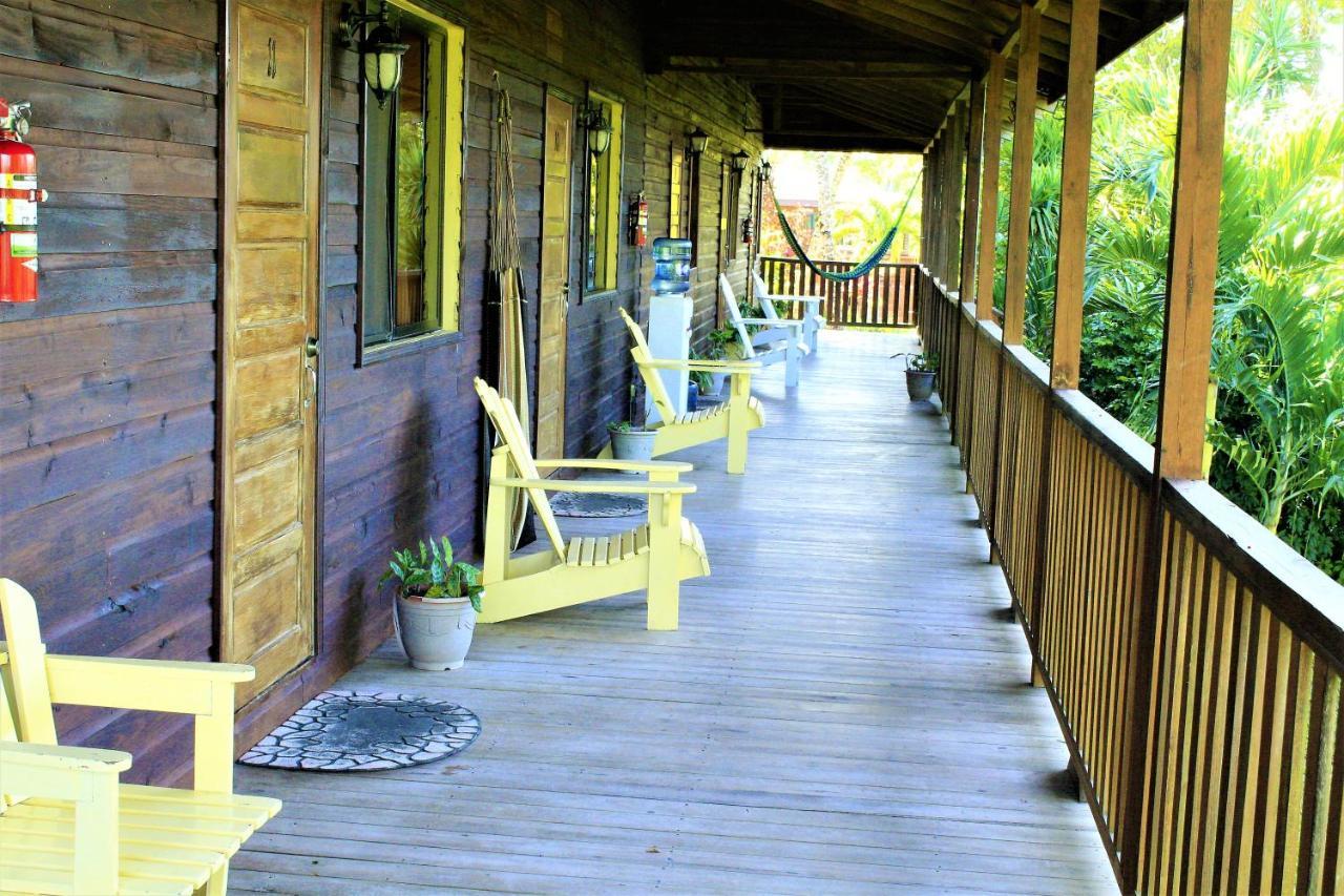 The Log Cab-Inn San Ignacio Bagian luar foto