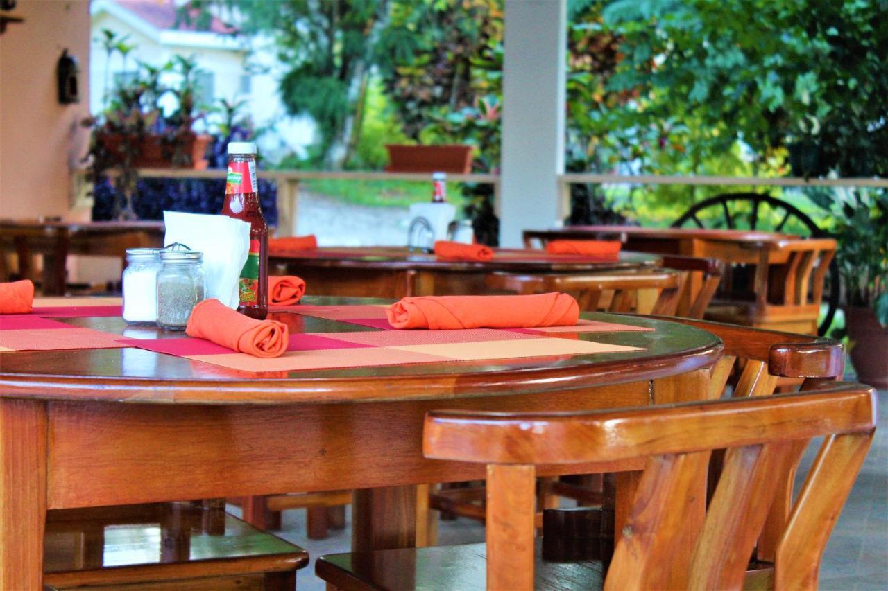 The Log Cab-Inn San Ignacio Bagian luar foto